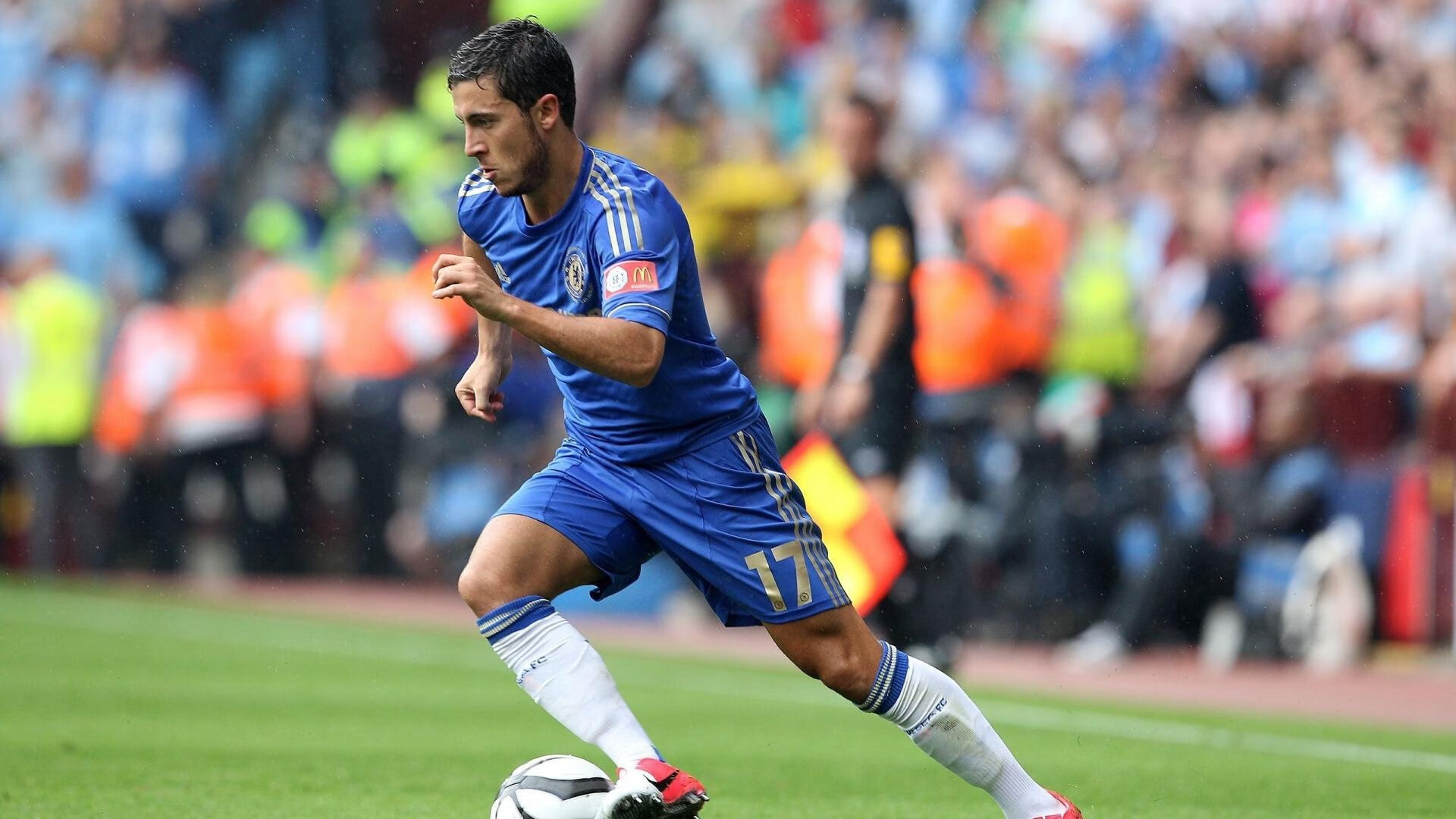 曼联在欧冠中开启逆转大戏,曼联拄拐队拿下欧联杯冠军